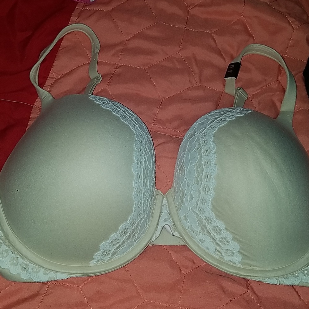 Victoria Secret Bra - Picture 1 of 3